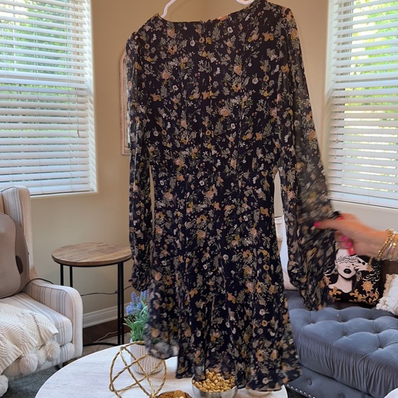 Beautiful class dress - Picture 2 of 3